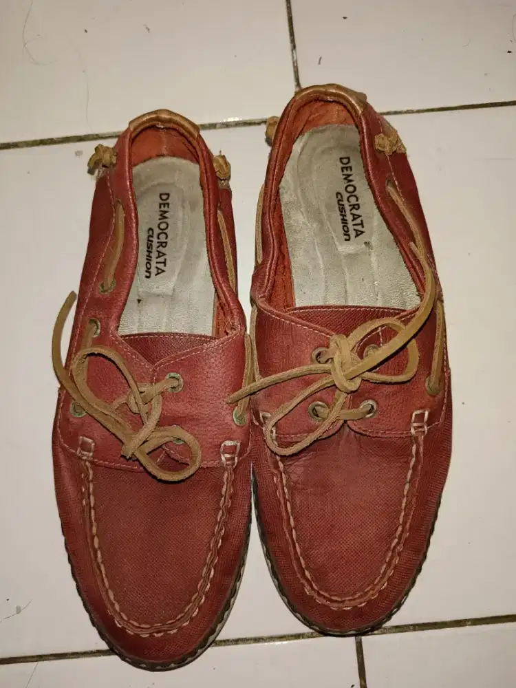 Dijual Sepatu Casual Democrata Size 40 siap pakai