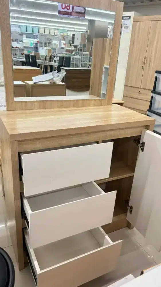 Meja Rias Minimalis