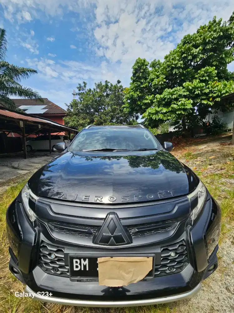 Pajero sport hitam 2018
