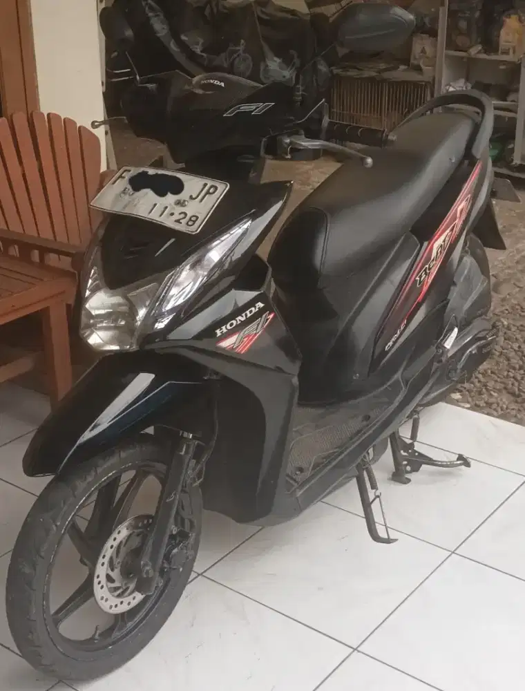 Honda Beat FI warna Hitam Tahun 2013