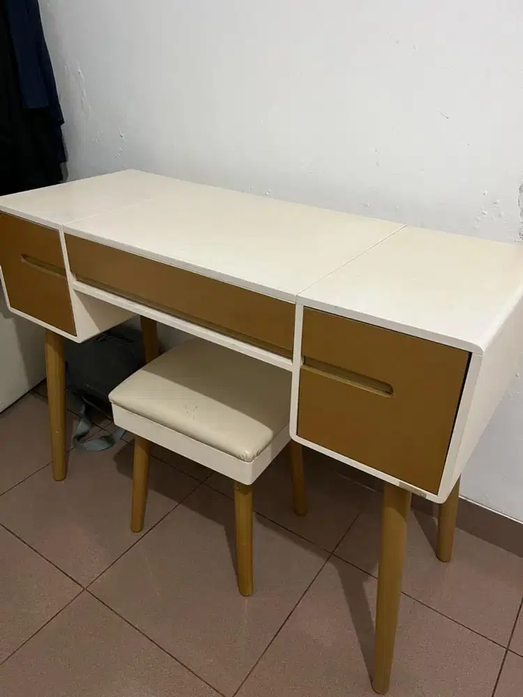 Meja Rias IFURNHOLIC Eurosian Vanity Sets
