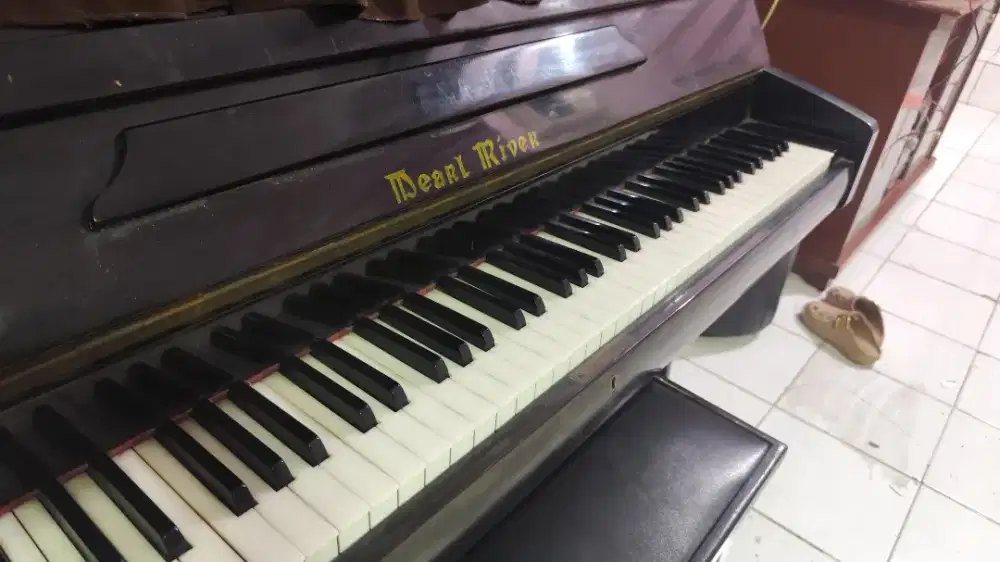 Piano Upright Pearl River