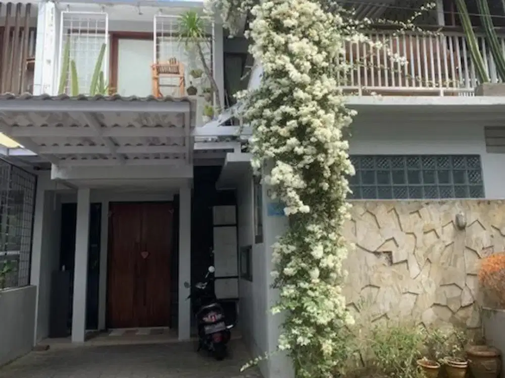 Rumah Modern Semi Villa Private Cluster di Pusat Kota Denpasar, Renon