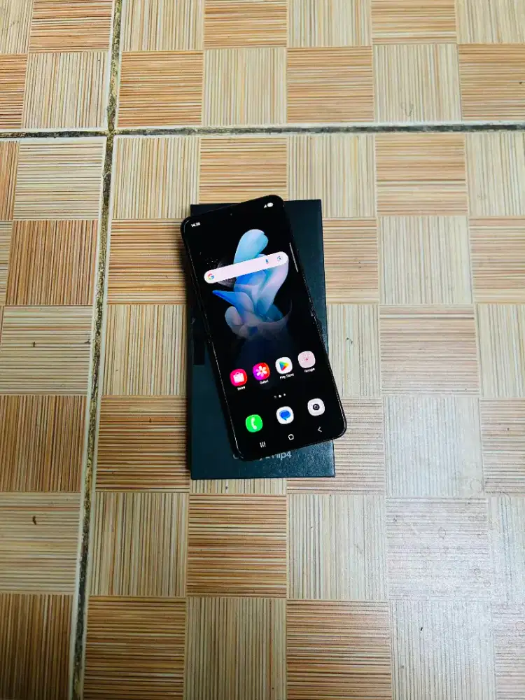 Samsung Z flip 4 5g 8/512 gb