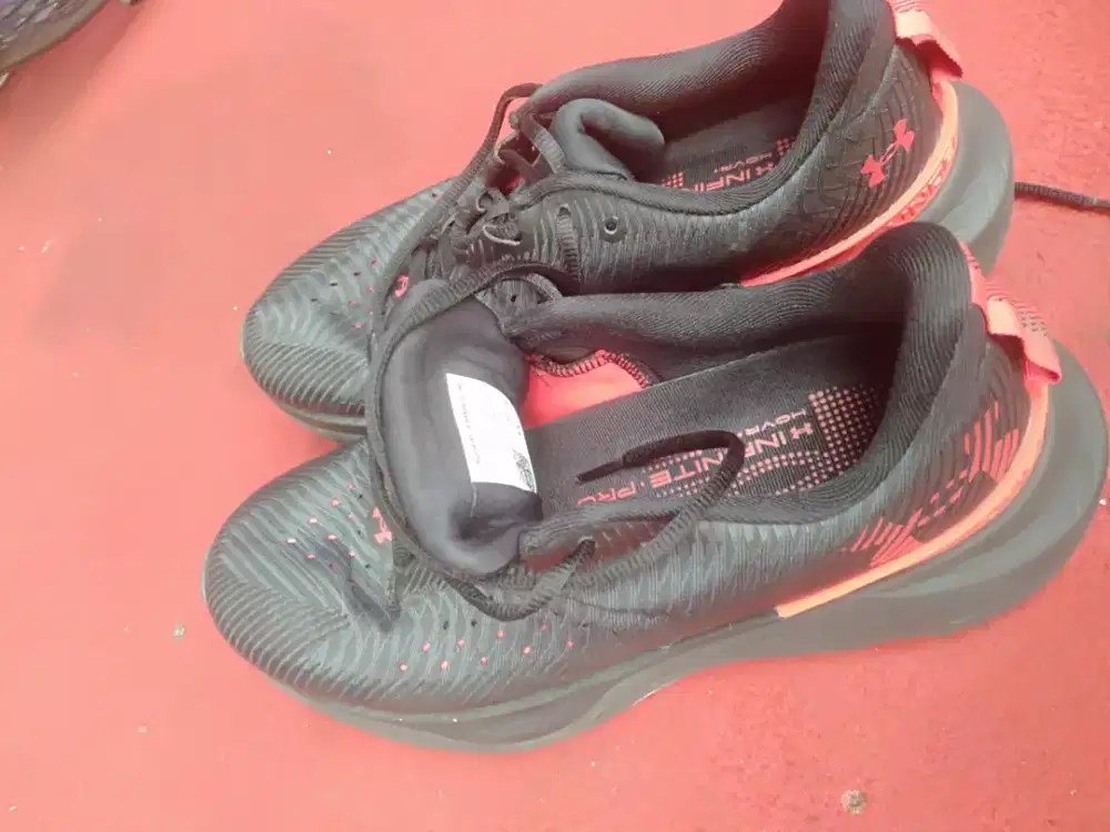 Sepatu Under Armour 40,41 masuk