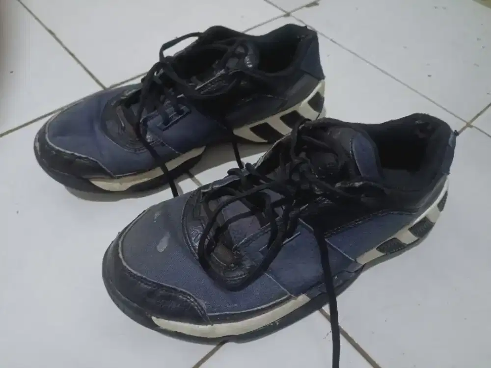 Dijual sepatu Adidas second size 41