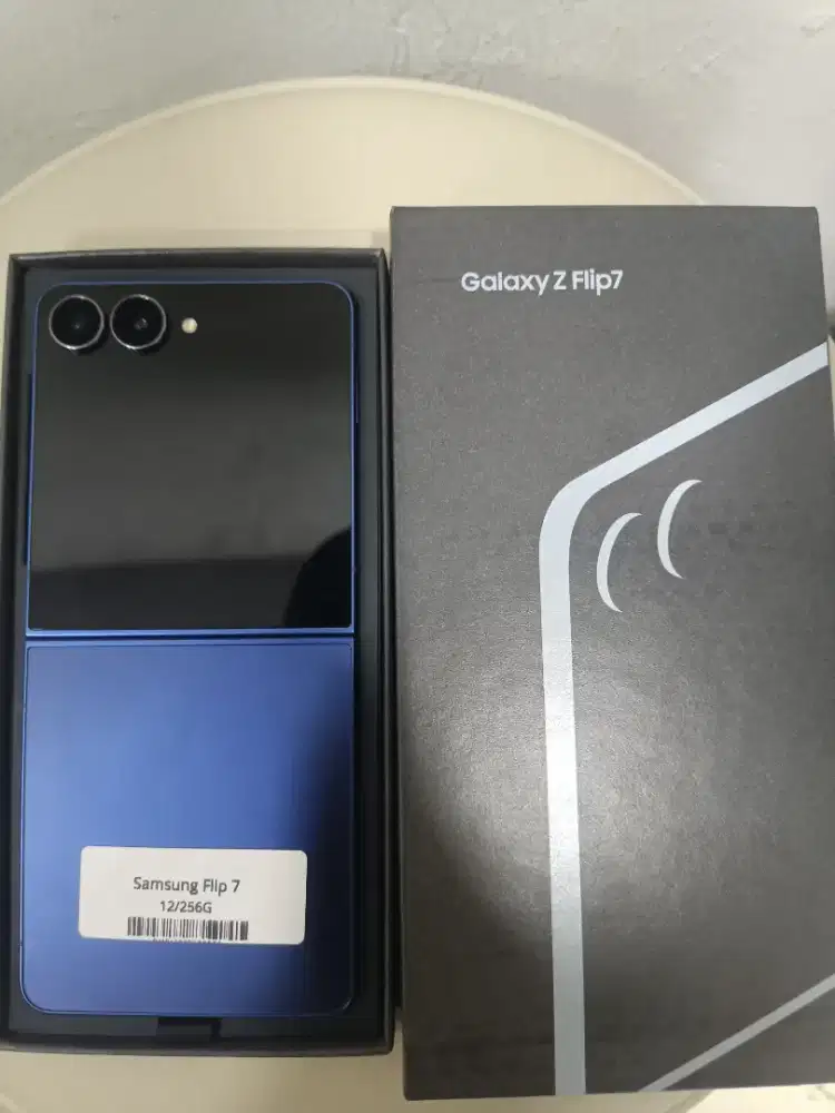 Samsung Flip 7 Like New