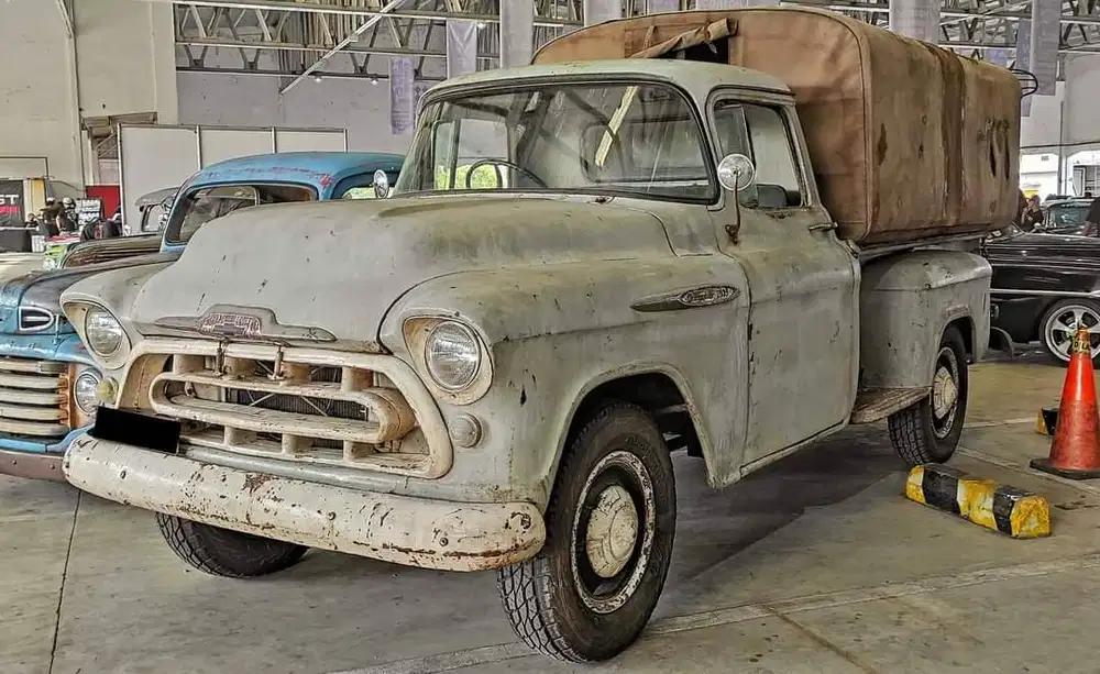 Chevrolet Apache 1957 grey abu bu Che