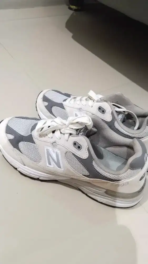Sepatu NB 993 size 42
