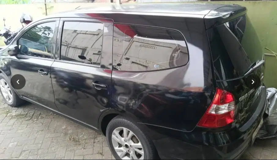 Grand Livina Pribadi mobil bekas