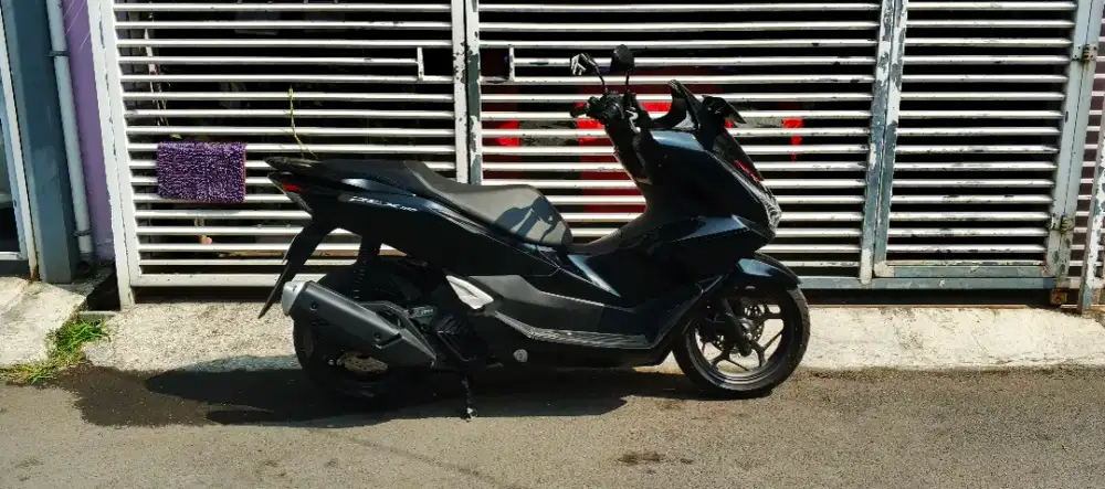 Honda PCX 2025 hitam std