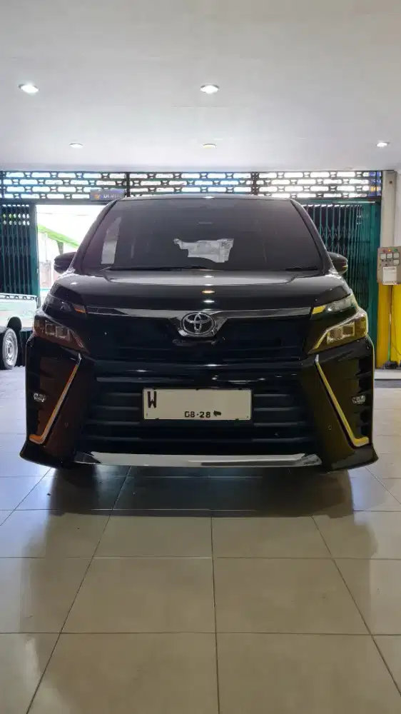 Toyota Voxy 2.0 A/T 2018