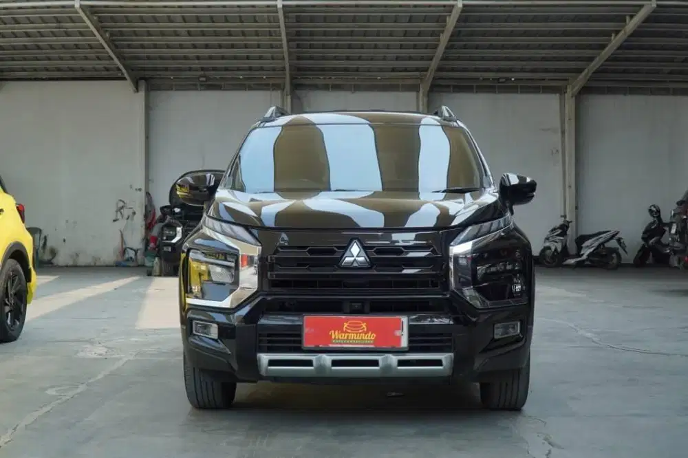 Mitsubishi Xpander Cross Premium Package CVT 2023 hitam matic AT PP