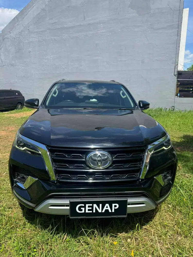 2022 Toyota Fortuner Diesel 2.4L G AT 4x2 Facelift Matic Hitam SUV