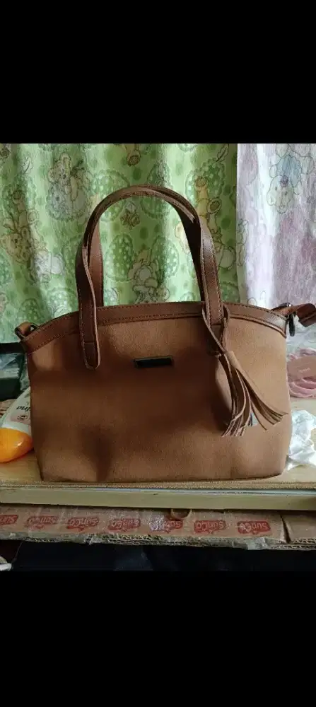 Dijual Tas Charles & Keith Original uk 28x8x14cm.