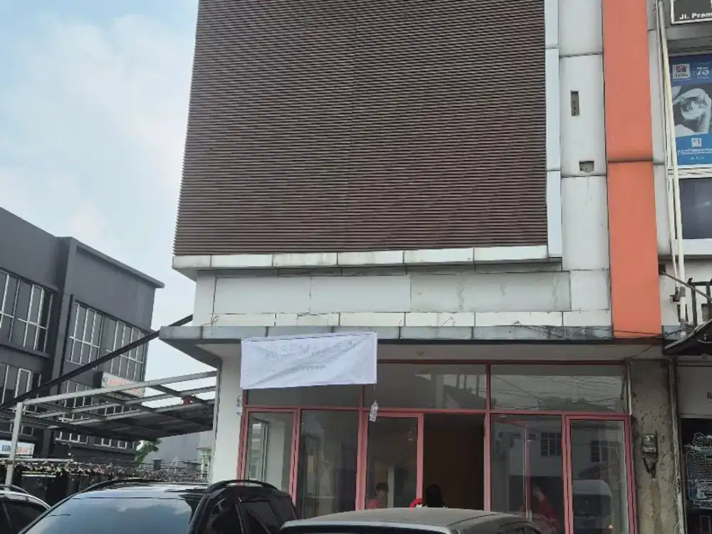 Ruko Pojok Deminimalis 7-3lt, strategis, ramai di Jl Pramuka, Sepanjang Jaya,Rawalumbu Bekasi