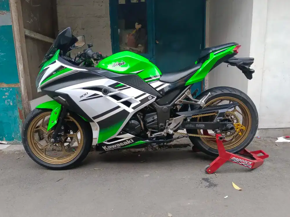Ninja 250 abs 30TH universary