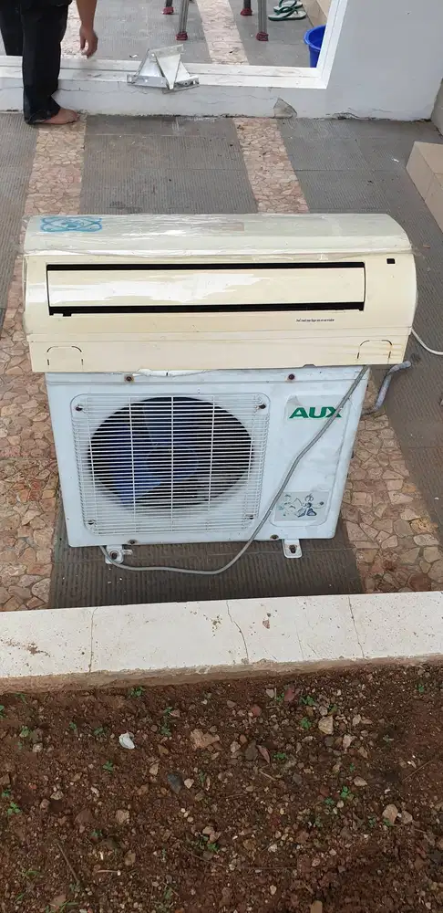 AUX AC 1/2 PK kondisi terawat