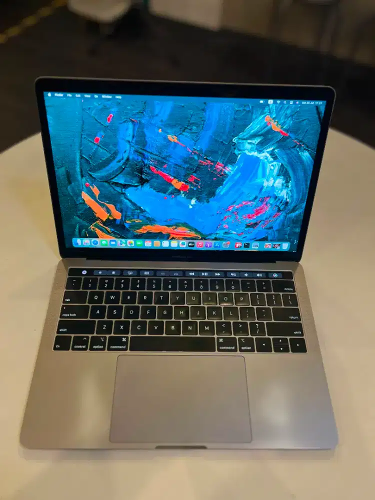 MacBook Pro 2018 i7/16/256 Touchbar Spek Istimewa