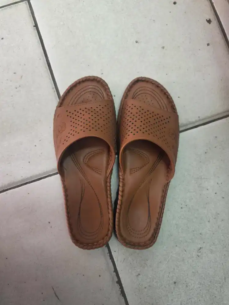 Sandal Wanita Betina Size No 39 Warna Coklat Seken Bekas Pakai