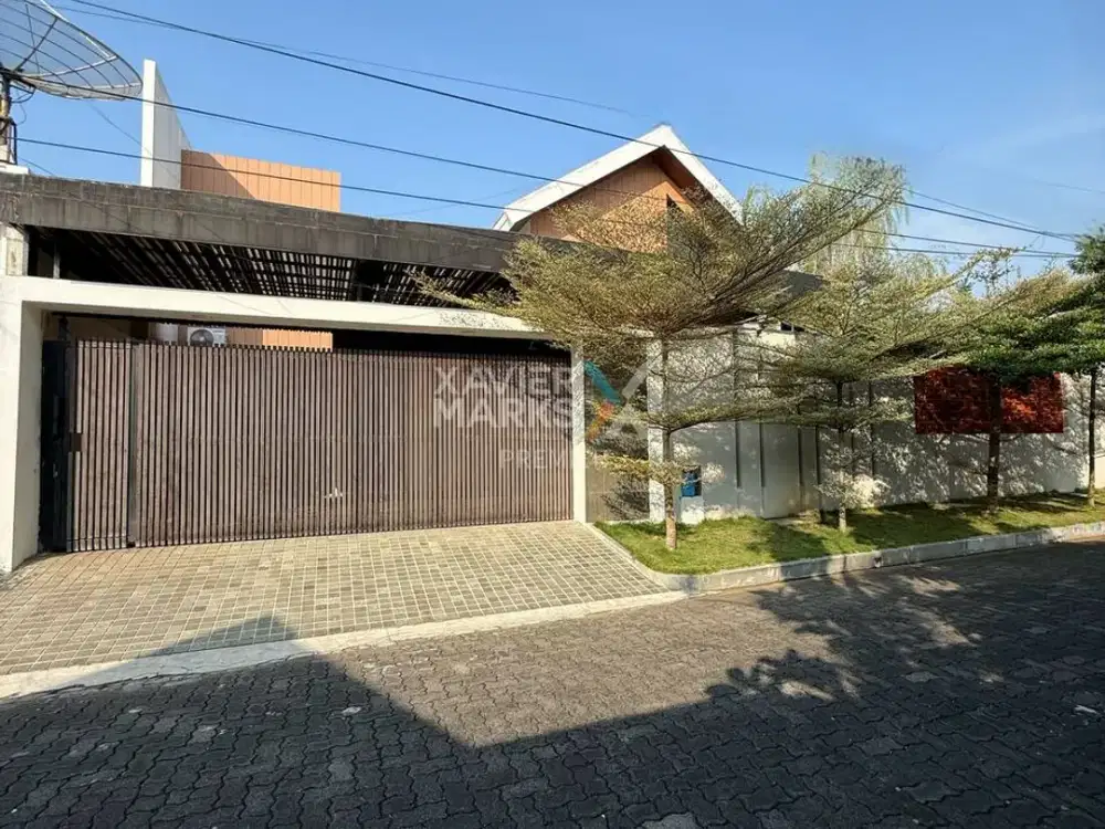 Rumah Modern Plus Kolam Renang Di Blok Depan Pondok Blimbing Indah Araya, Kota Malang