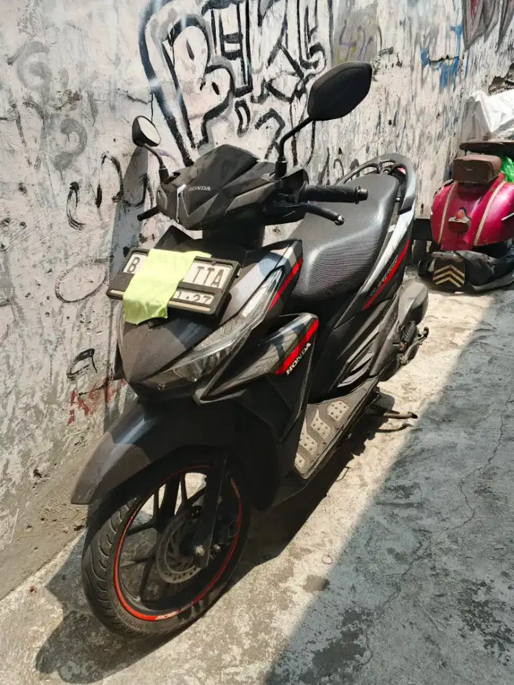Dijual Vario 125 th 2017 akhir bulan 11.