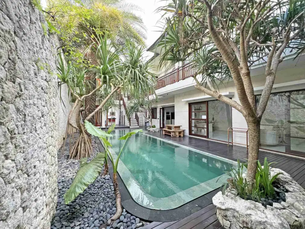 DIJUAL / FREEHOLD : Luxury Villas 6 Bed, Jl. Tegal Cupek, Bumbak, Umalas, Badung Bali