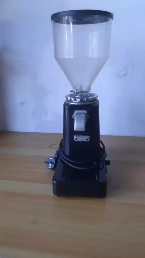 Grinder penghalus biji kopi