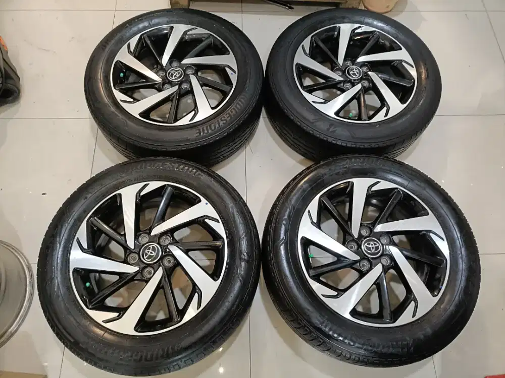 OEM Toyota Rush R17 + Bridgestone