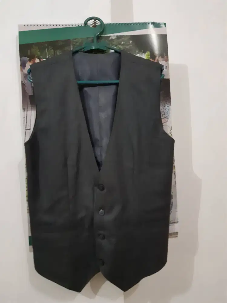 Rompi Dormeuil England warna abu-abu pakai rompi ini makin mantap