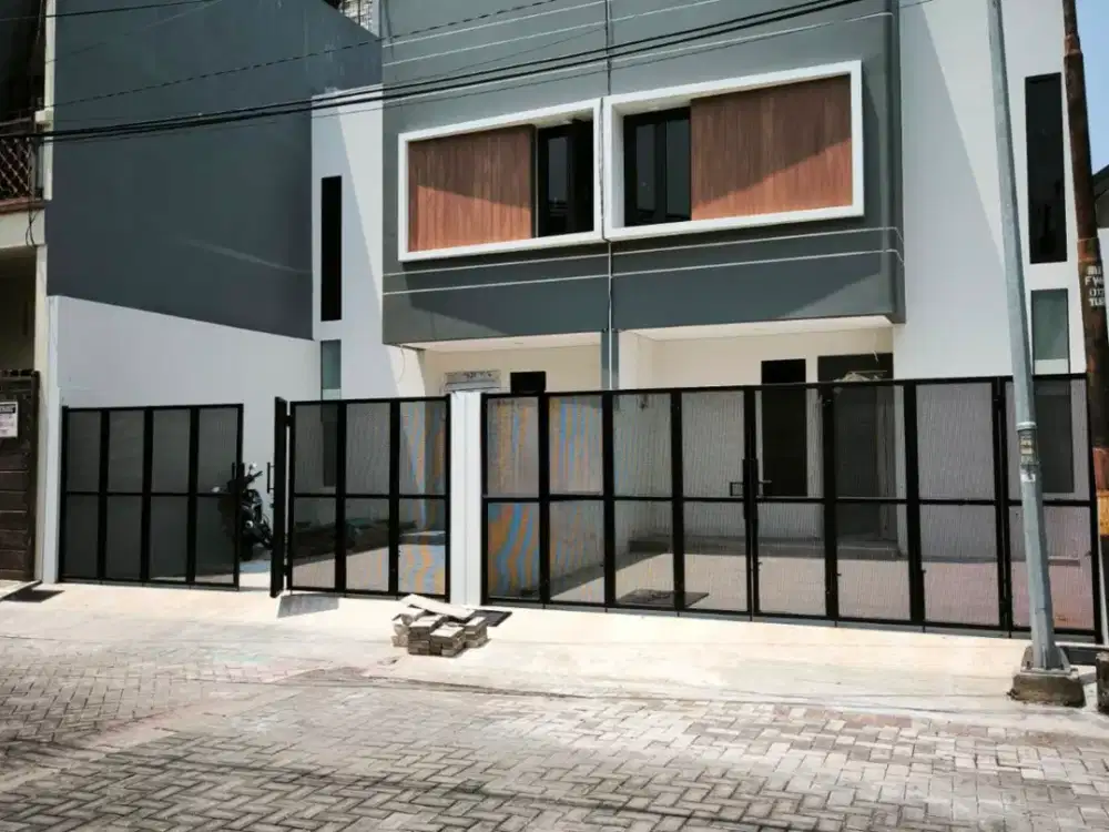 Rumah Baru Minimalis Mulyosari Utara Ada 2 Unit, Selangkah Pakuwon City Mall
