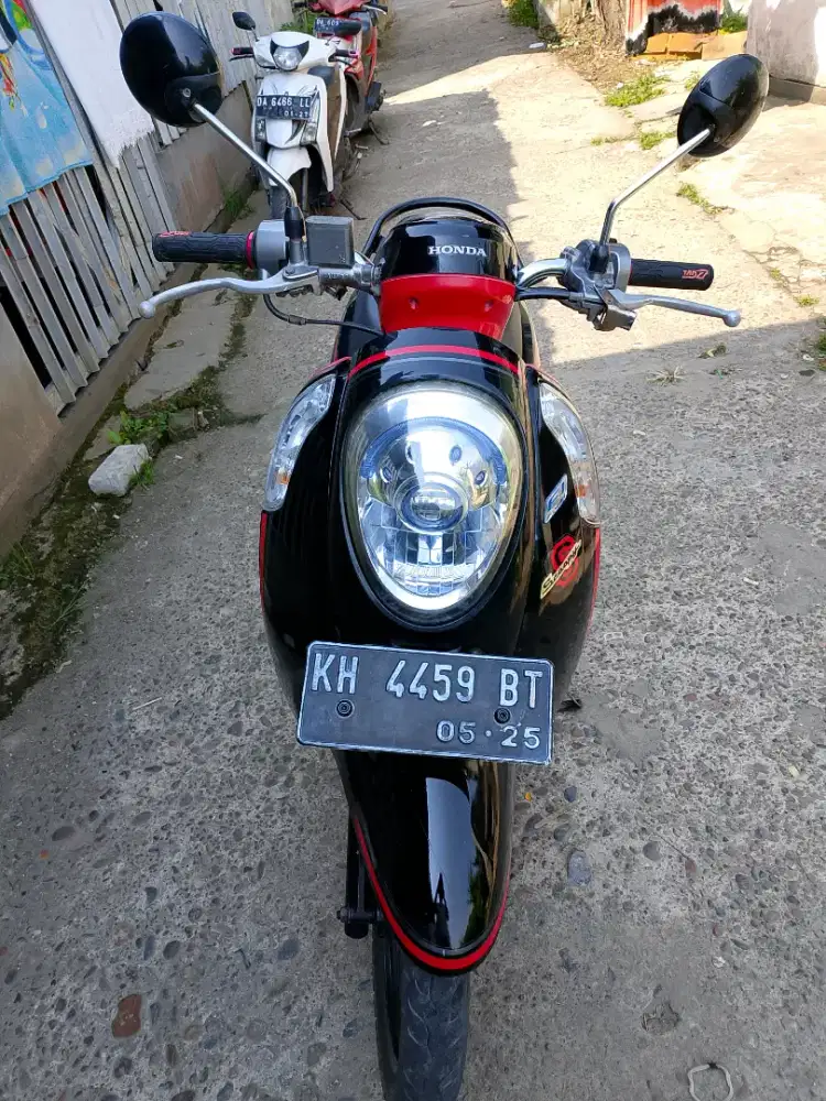 Scoopy;f1 hitam merah 2015 murah meriah