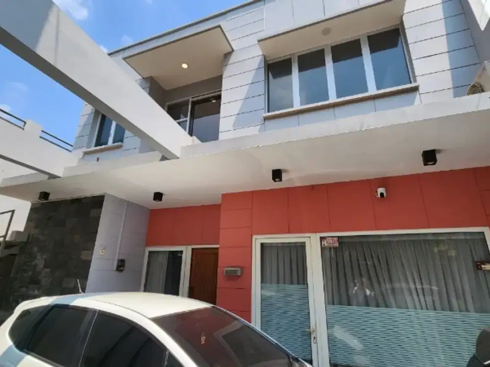 Rumah cocok untuk usaha/ kost di Jl Raya AUP