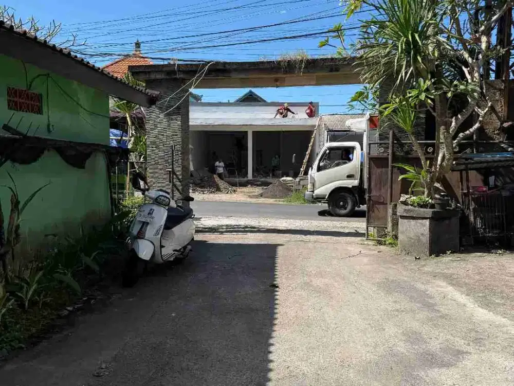 TANAH JALAN UTAMA MUNGGU BANTAS DEKAT KE PANTAI SESEH PERERENAN DAN DEKAT KE CANGGU COCOK UNTUK SEGALA MACAM USAHA