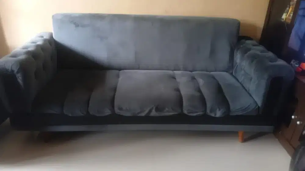 Sofa kintamani.