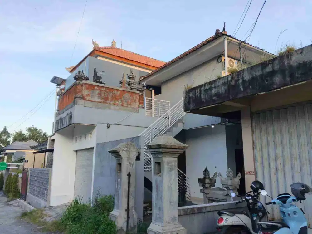 RUMAH KOST LANTAI II 8 KAMAR DI BERINGKIT GADON MENGWITANI BADUNG