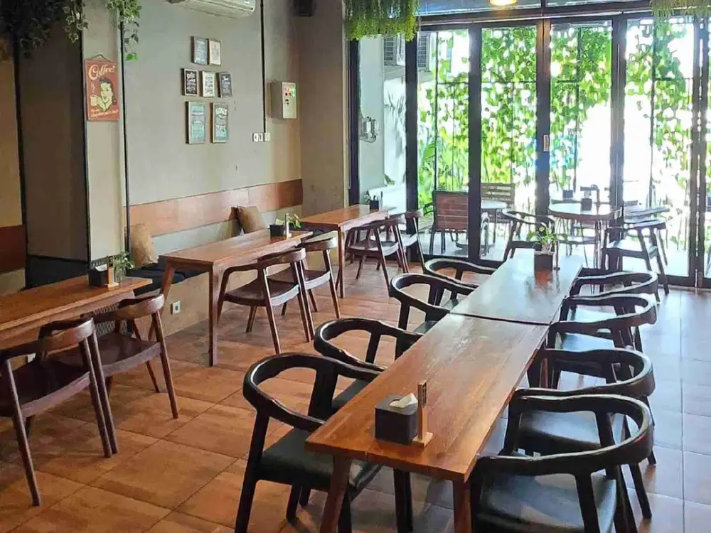COFFEESHOP LANTAI II AREA SEMINYAK