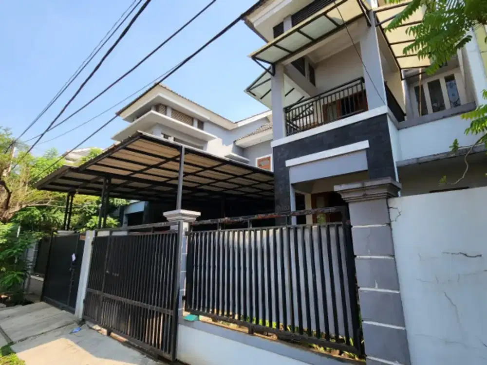 Rumah 2 Lantai di Villa Taman Galaxy