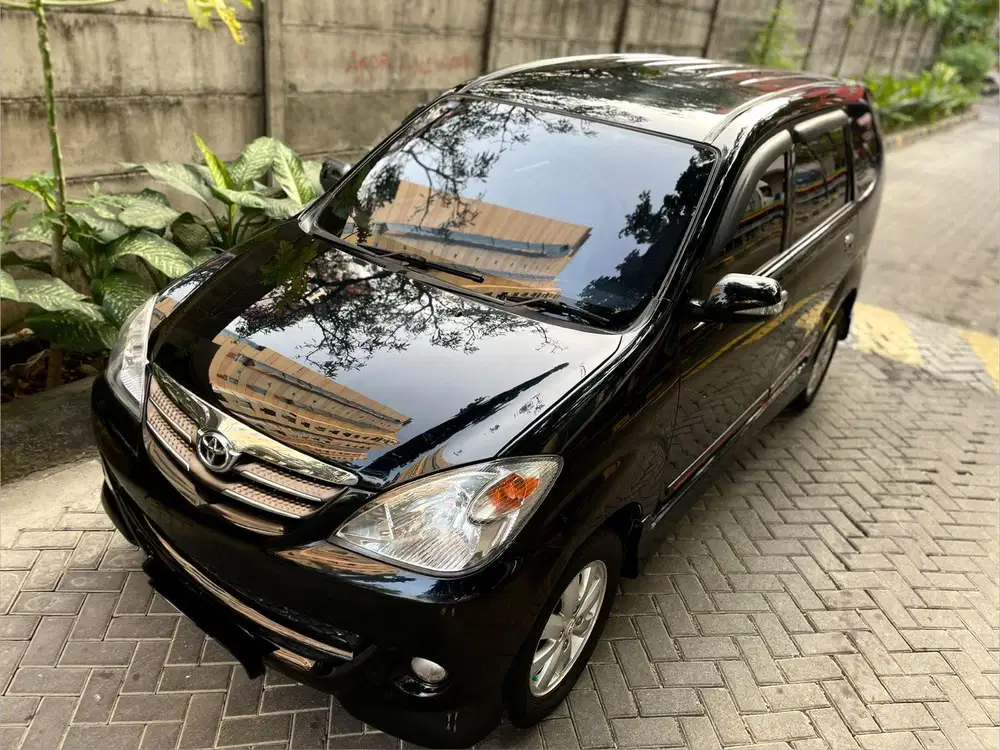 GRAB IT FAST! TOYOTA AVANZA 1.5 S AT 2010