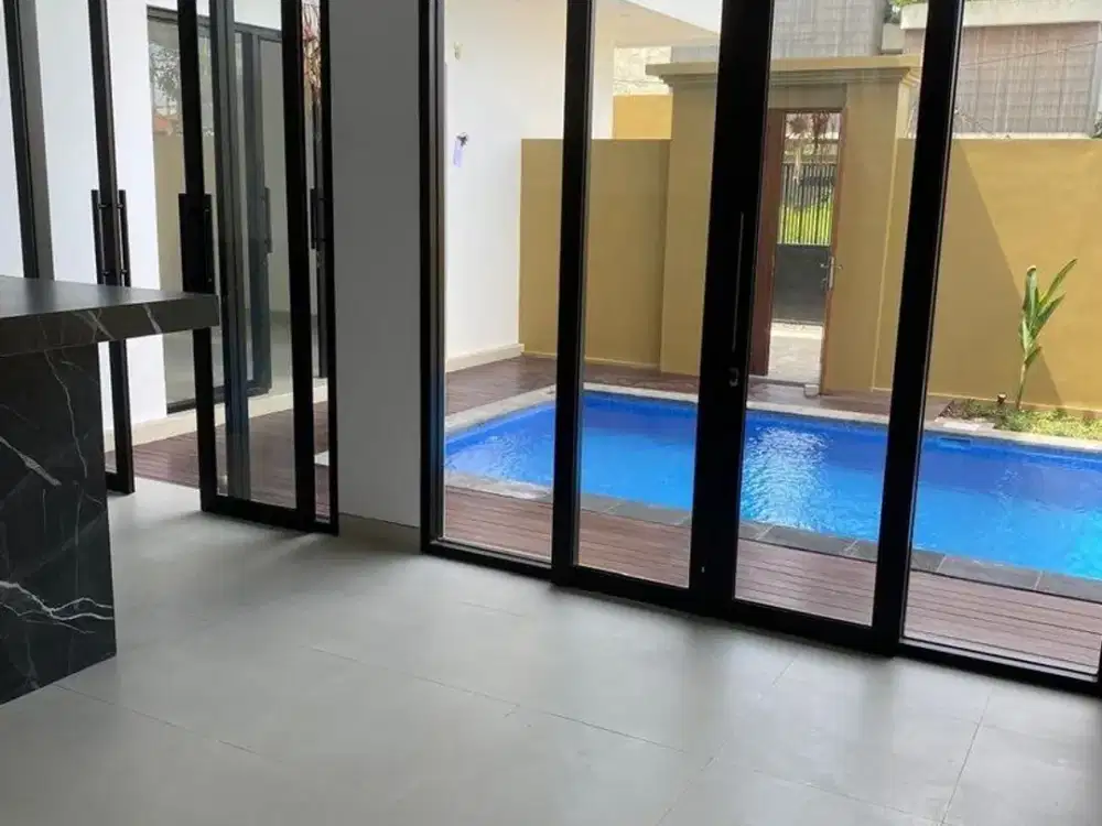 Villa 2 Lantai Semi Furnished Disewakan, di Seminyak