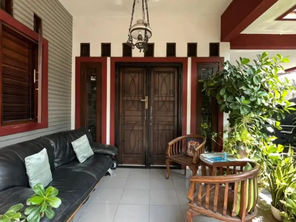 Rumah Hook dekat Stasiun Tebet cocok untuk Rumah Kost
