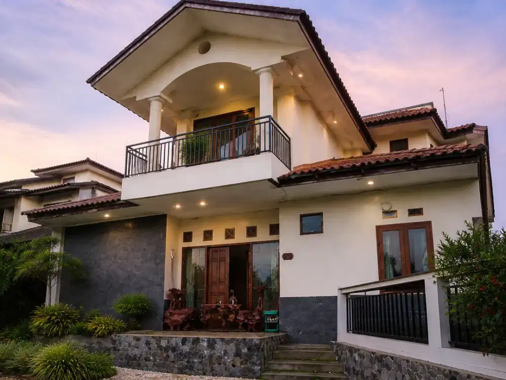 Jual Cepat Rumah Villa 3 Lantai SIap huni lokasi strategis clear view Kota Bandung