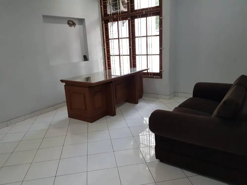 Disewakan Rumah Siap Huni Posisi Hoek di Sayap Karapitan Bandung