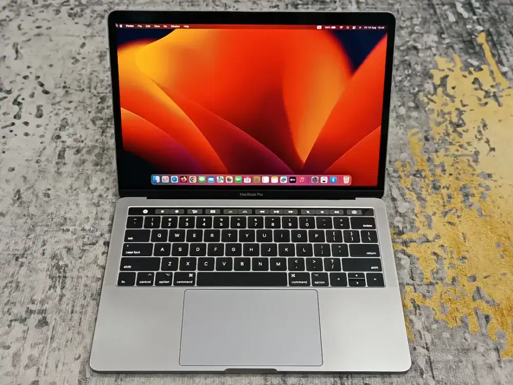 MacBook Pro TouchBar 13 2017 Core i7 16GB 256GB Space Gray Like New