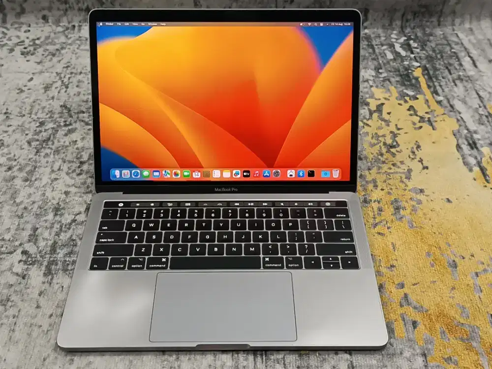 MacBook Pro TouchBar 13 2017 Core i5 8GB 512GB Space Gray Like New