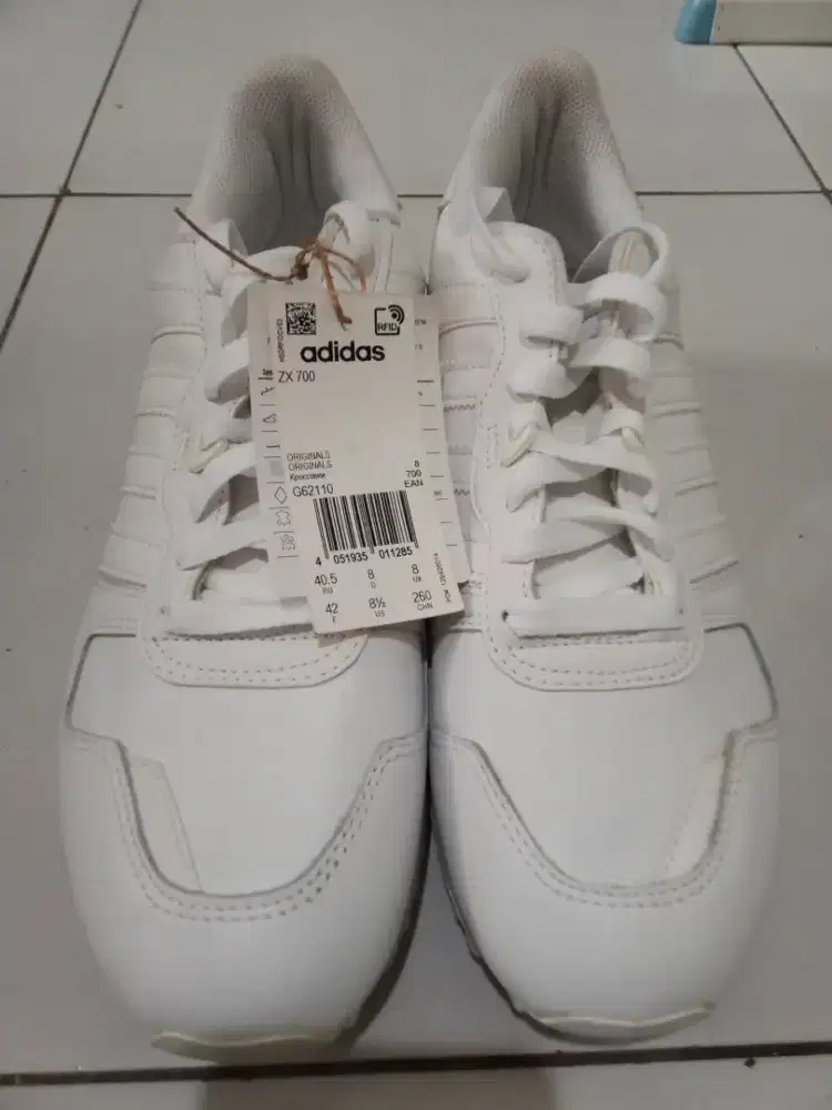 Sepatu Adidas ZX 700 Original