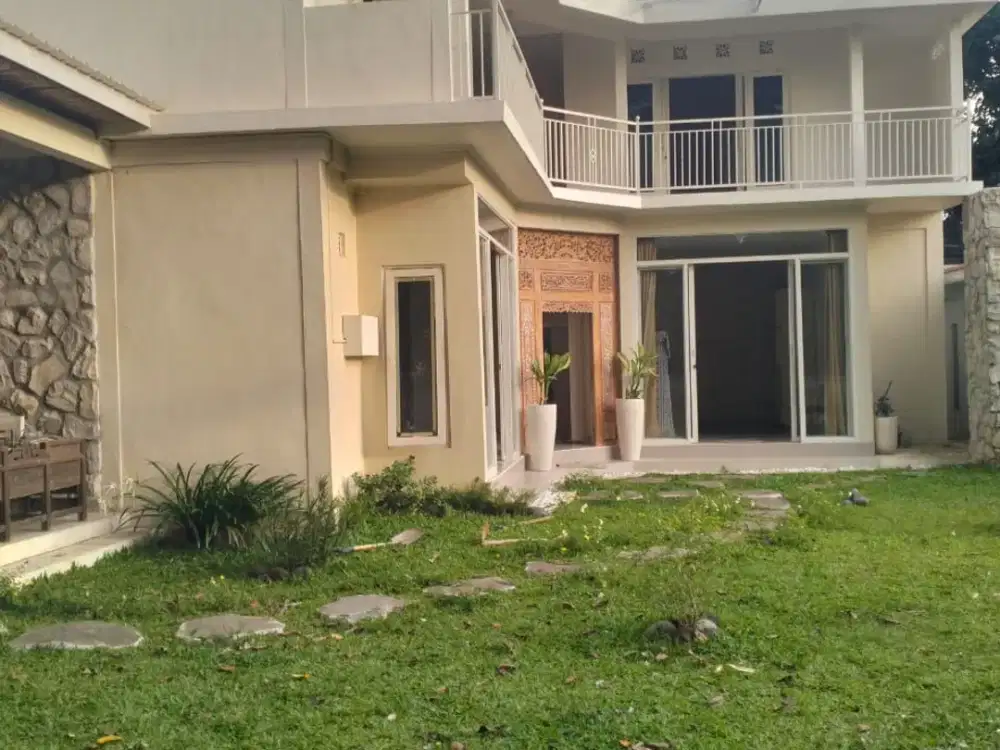 VILLA 2 LANTAI DI JL AYANI UTARA DENPASAR UTARA DEKAT TAMAN & RS