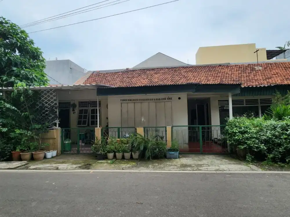 Rumah depan taman cocok untuk kost an di Bendungan Hilir JakPus