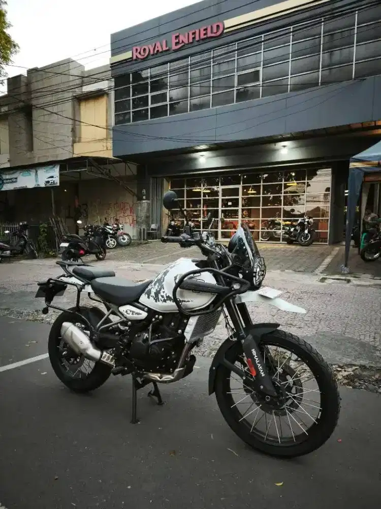 Royal Enfield Himalayan 450 like new