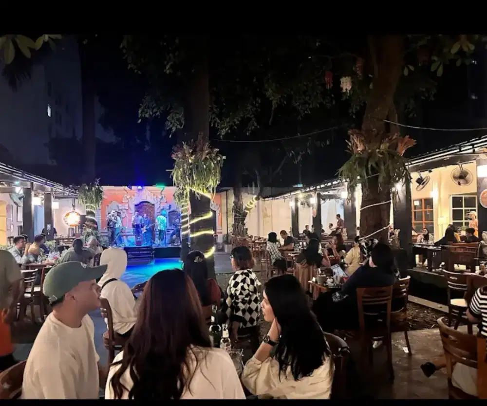 waiters coffe shop